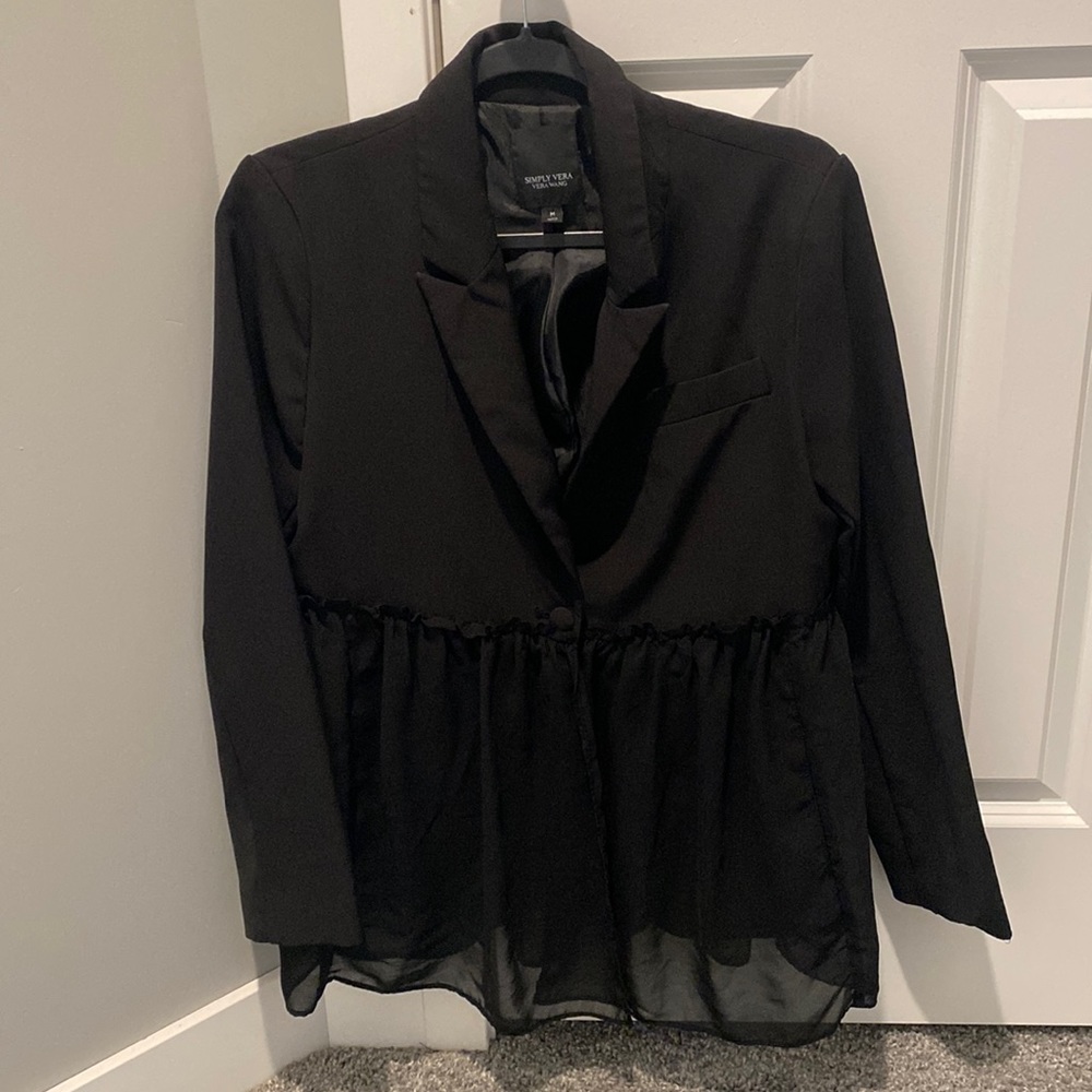 Vera Wang Blazer. Size M. Black Flow Tool. Classy Blazer. Only worn once